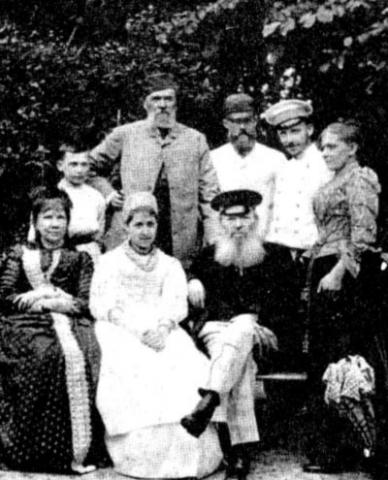 Семья Я.П. Полонского в гостях у А.А. Фета в Воробьевке. 1890 г. 